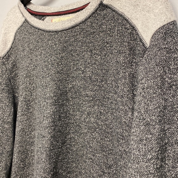 Tommy Bahama Two Tone Gray Lightweight Sweatshirt - Picture 7 of 8